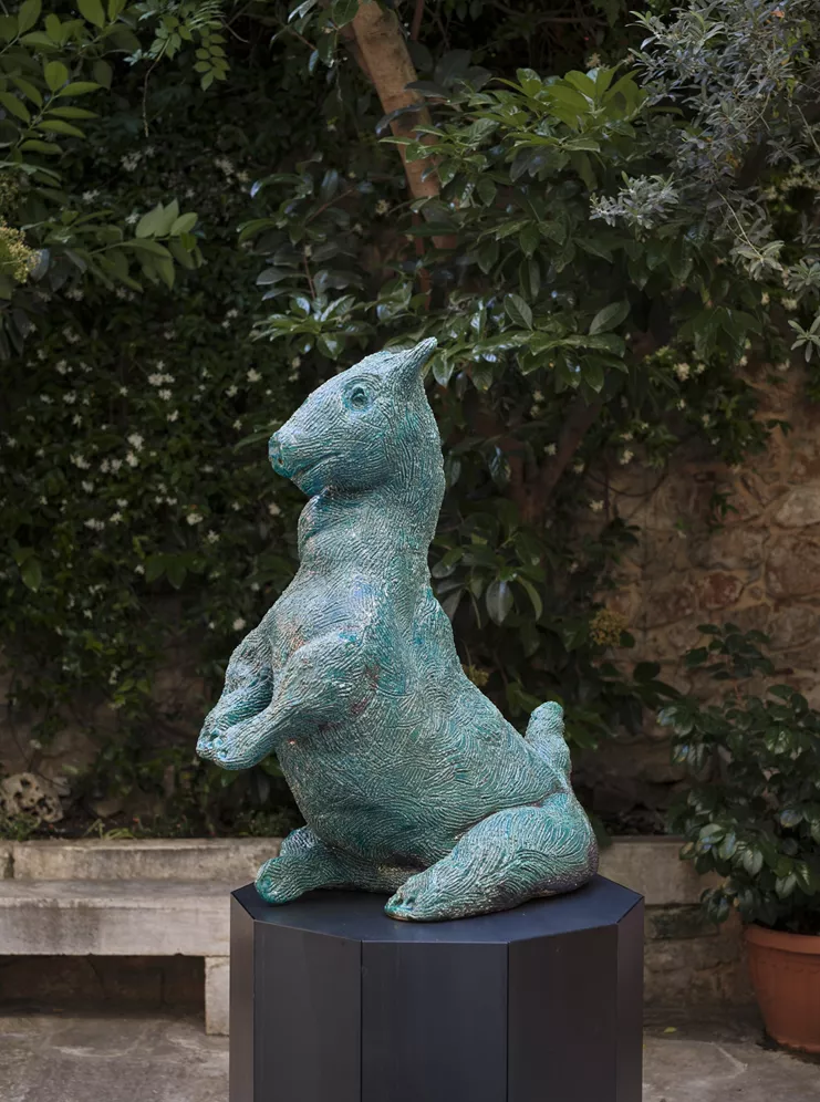 Thomas Schütte, &quot;Hund&quot;, 2015, Glazed ceramic, 87 x 62,4 x 65,1 cm. Pedestal: 100 x 62,4 x 65,1 cm