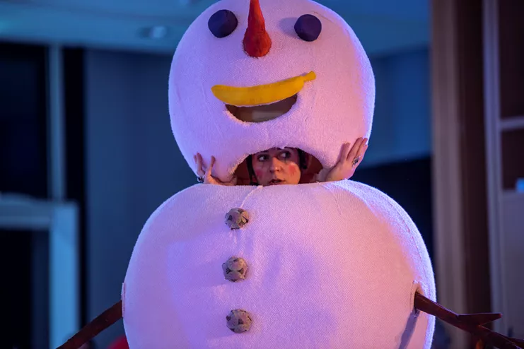 Πέφτει χιόνι και είναι ροζ