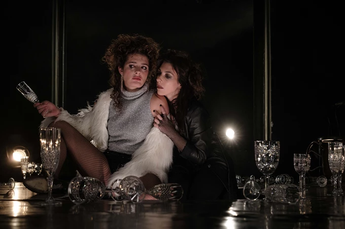 Ηλέκτρα εντός