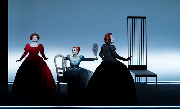 Τρεις ψηλές γυναίκες Ρόμπερτ Ουίλσον