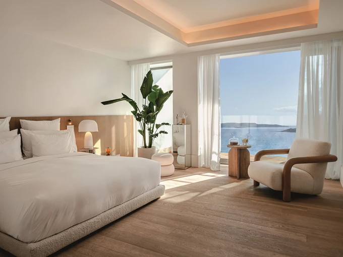 the-roc-offers-luxury-suites-with-breathtaking-sea-view