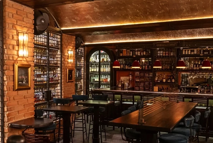 5 μπαρ στη γειτονιά του 'The Ilisian' που αξίζουν την προσοχή σου