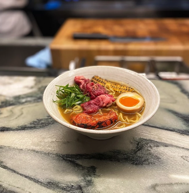 Ekiben Kitchen στο Ikigai market_Το shabu shabu ribeye ramen