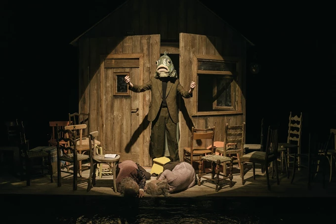 Οι Καρέκλες από Παπαδόπουλο-Διακοπαναγιώτου