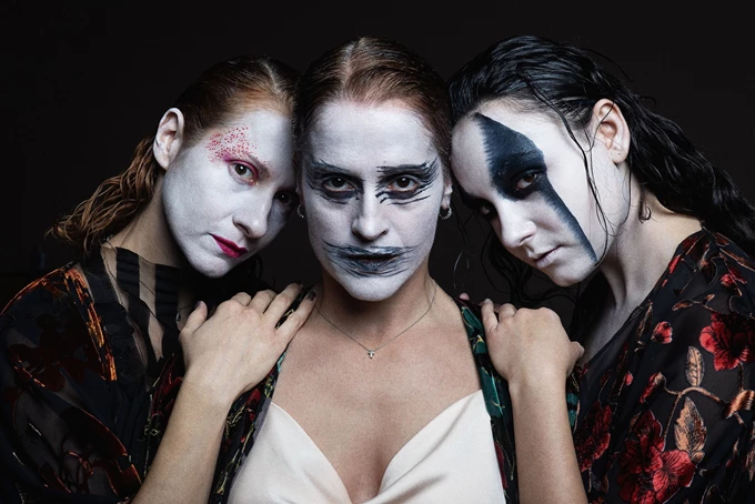 Τρέμω σκηνοθ. Αρης Κακλέας