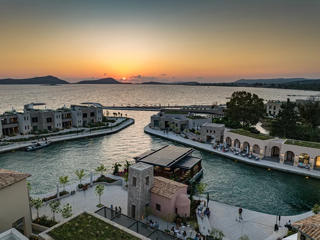 Navarino Agora, Costa Navarino