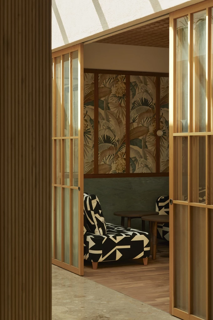 Bungalow 7 Ντίνος Φωτεινάκης Αστέρια Γλυφάδας