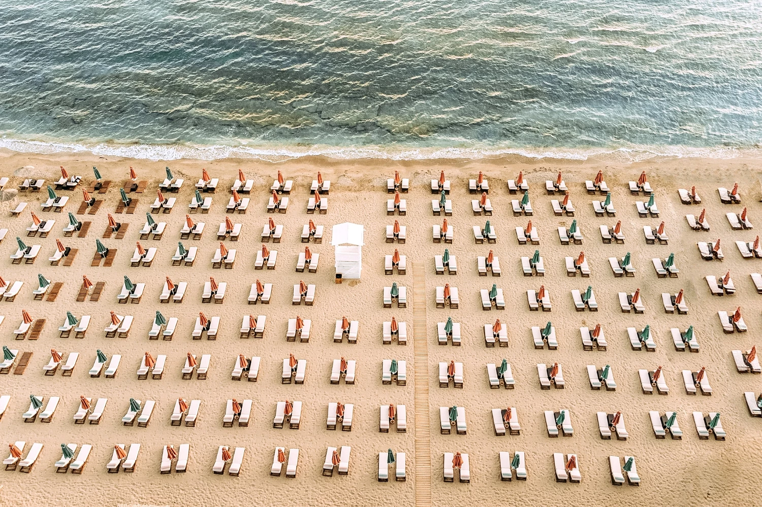 Στο Bloom Project για ανεμελιά, πόδια στην άμμο και φροντισμένες γεύσεις