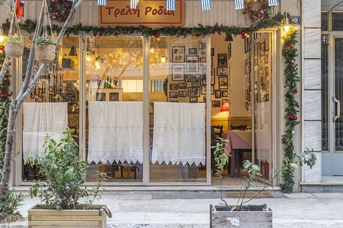 Η γαστροταβέρνα Τρελή Ροδιά στα Πετράλωνα 2