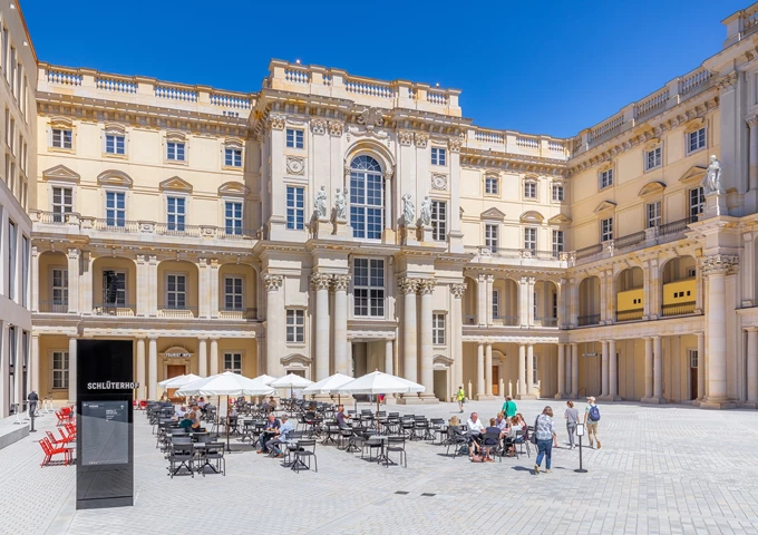 Humboldt Forum Βερολίνο, συζήτηση για παρακαταθήκη αεροδρομίων Tempelhof και Ελληνικου στο Goethe