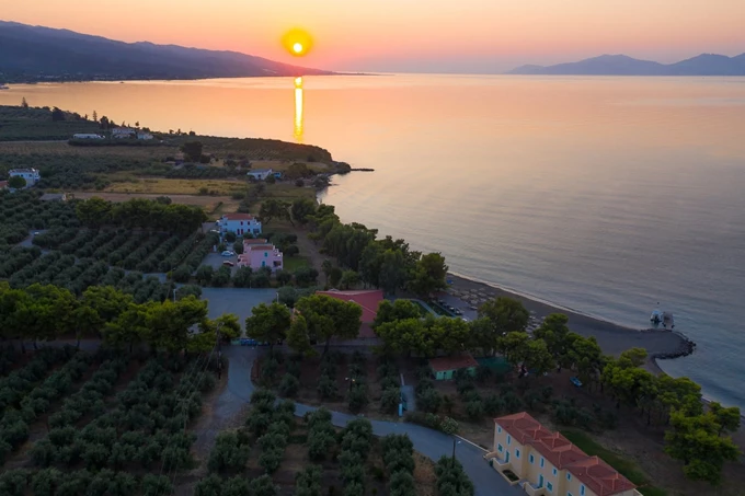 Makis Inn Resort