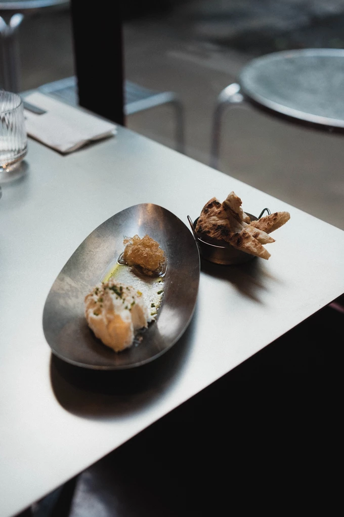 Το μπαρ εστιατόριο Βουλκανιζατέρ στο Κουκάκι 8