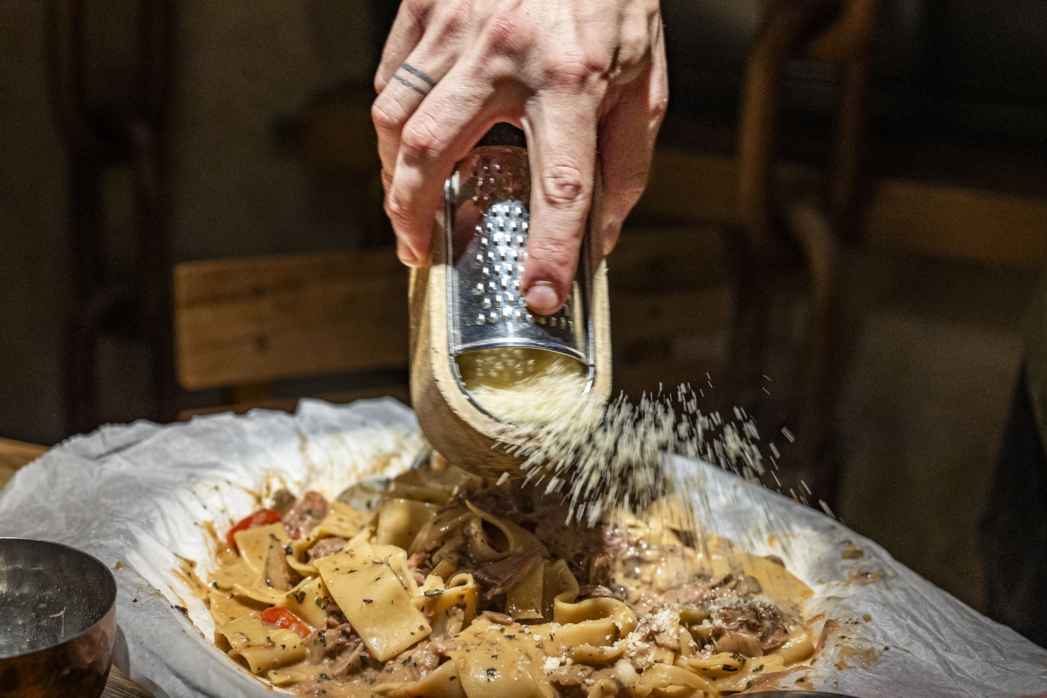 Γιατί οι 'Λεύκες' στο Γαλάτσι είναι από τα πιο δημοφιλή μαγαζιά της Αθήνας