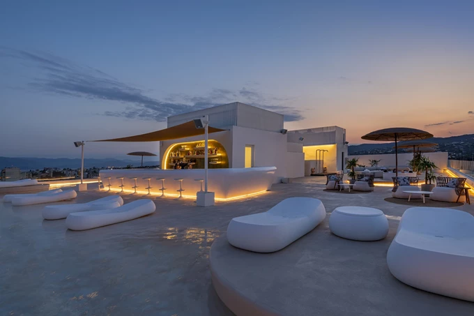 Isla Brown Corinthia