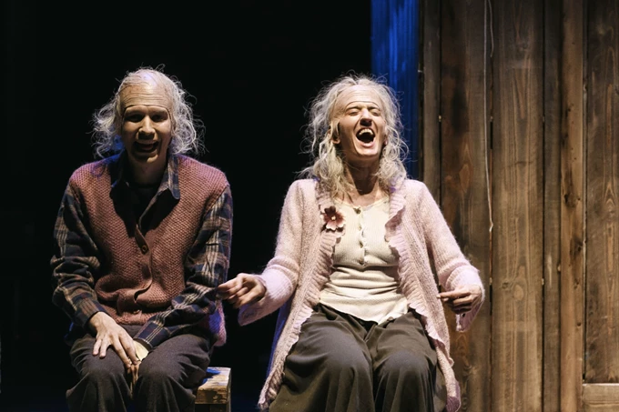 Οι Καρέκλες από Παπαδόπουλο-Διακοπαναγιώτου