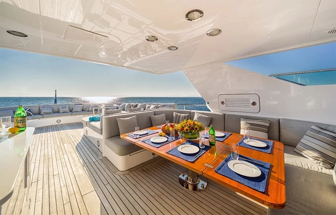 Milos at Sea 1