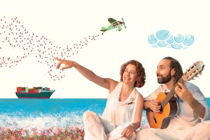 Μια αγκαλιά κι ένα φιλί κι ένα κουτό κουτί