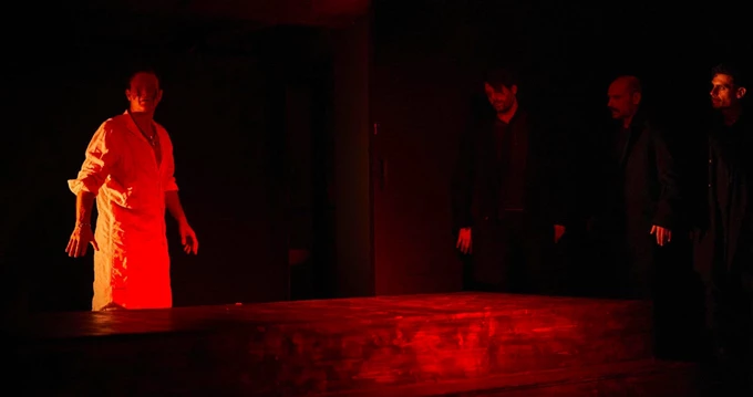 ΟΙΔΙΠΟΥΣ ΤΥΡΑΝΝΟΣ, ΘΑΝΑΣΗΣ ΣΑΡΑΝΤΟΣ