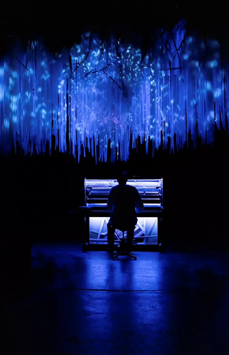 Ανάμεσα σε δυο κόσμους