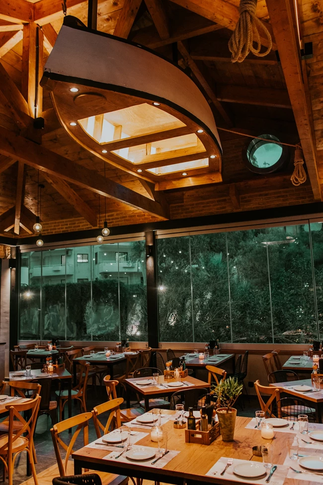 Κόλλιας & Ψαράκια και Θαλασσινά