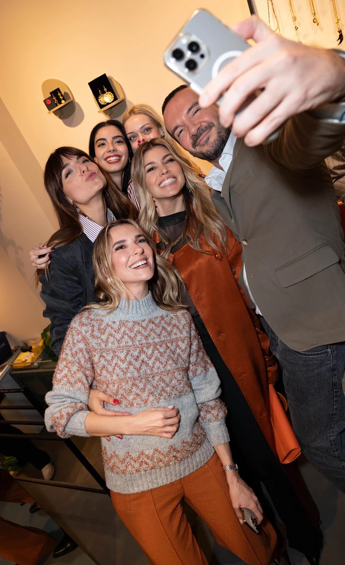 Vasiliki Roussou, Zeta Tsakoumi, Sofia Maha, Athina Giannakopoulou, Vassia Kostara, Dimitris Tsakoumi