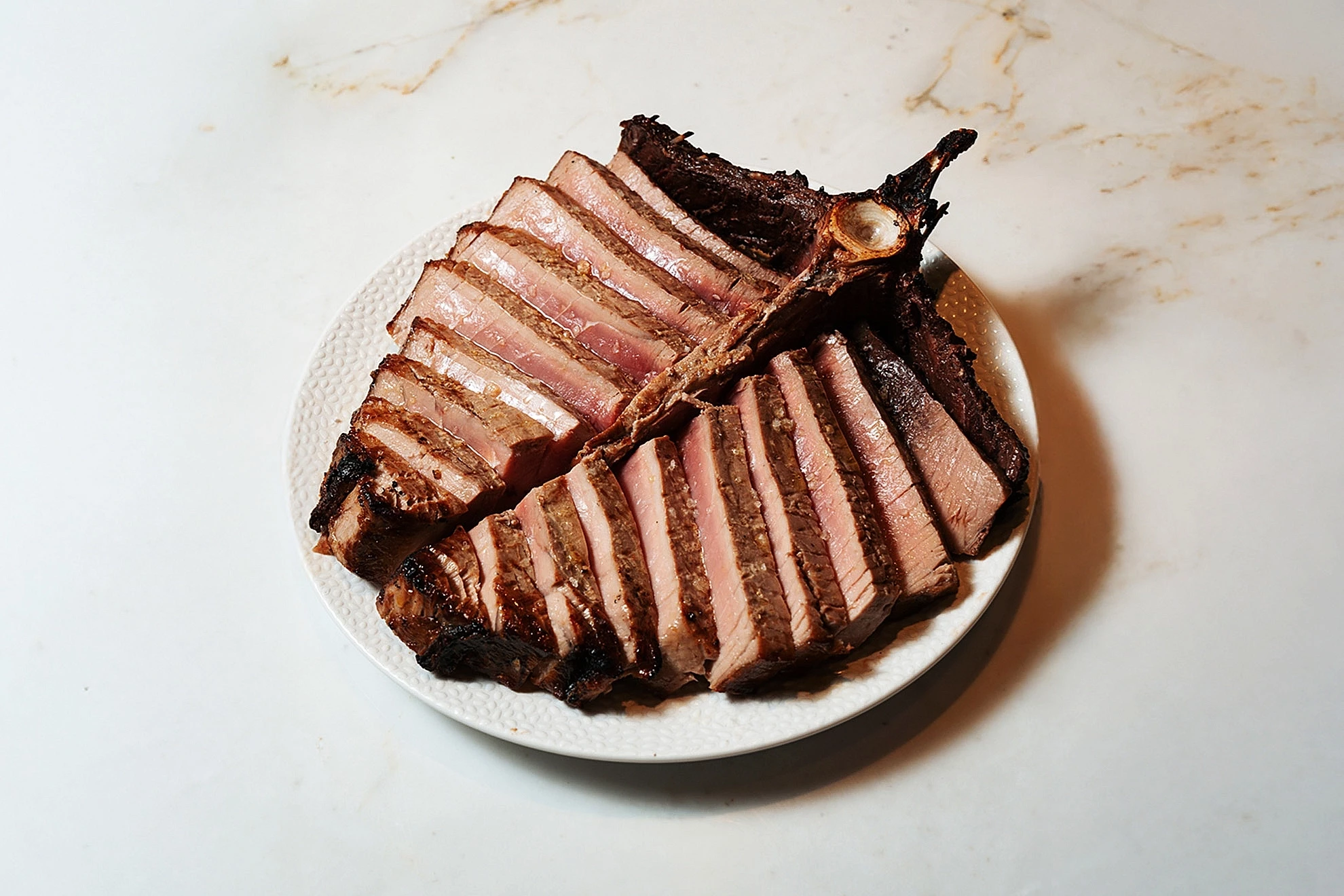 'Ydoron': Για μπριζόλες τόνου και θαλασσινές κοπές στην Ερμού