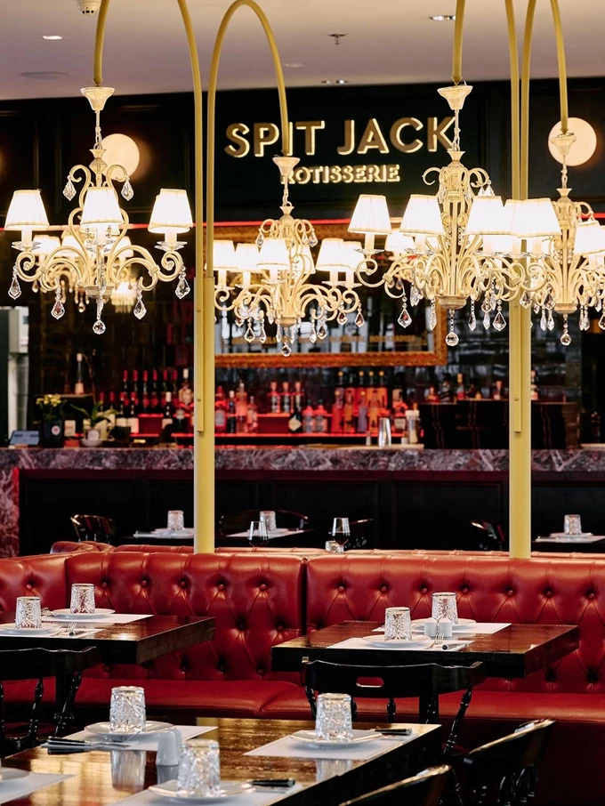 To Spit Jack στο Golden Hall 1