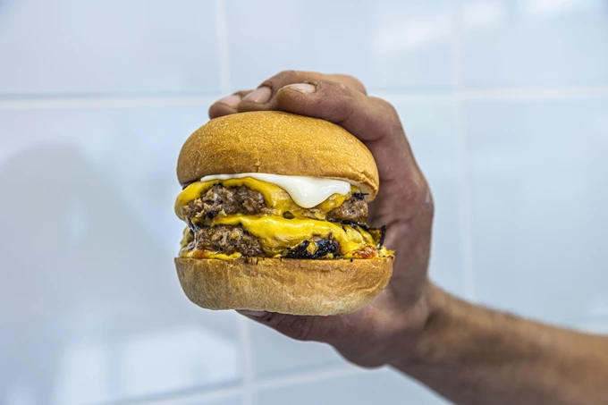 To Guerilla Chef Burgers άνοιξε νέο κατάστημα στον Νέο Κόσμο