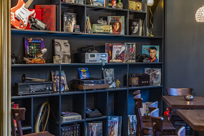 Η παμπ Peanuts του Χρήστου Ευκρατίδη και του Κώστα Τσίτσα στην Άνοιξη 6