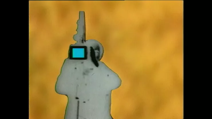 Ο κινηματογραφιστής με την κάμερα στο χέρι και το μουσικό θέμα του Βαγγέλη Παπαθανασίου ήταν το σήμα της εκπομπής &quot;Παρασκήνιο&quot;. Στη δεκαετία του ’79 η εικόνα ήταν ασπρόμαυρη