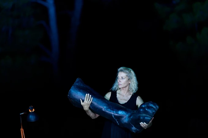 Εκάβη, όχι Εκάβη