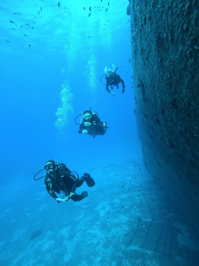 DIVE καταδύσεις
