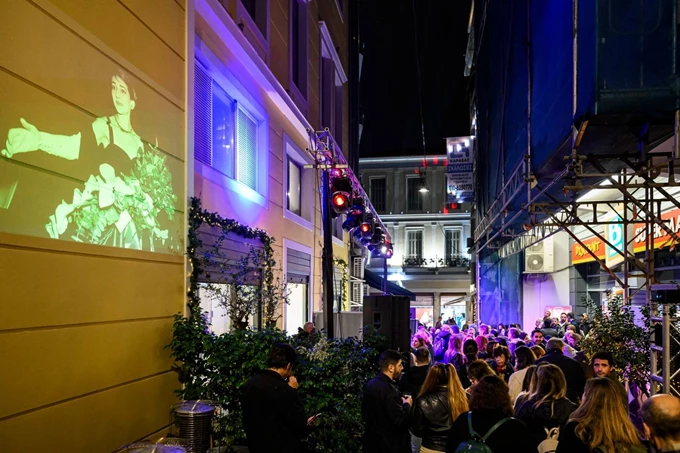 Ένα απροσδόκητο street party θα παίξει στη Μητροπόλεως 3