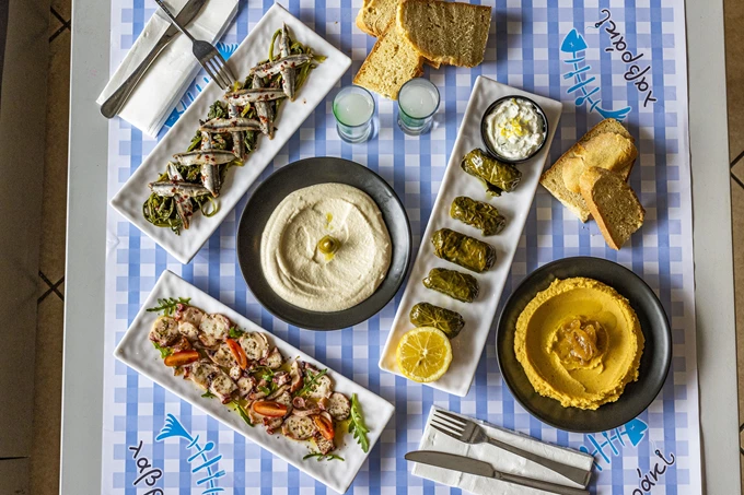 Λαβράκι/ Σαρωνίδα/ Εστιατόρια, ταβέρνες και ουζερί για ψάρι