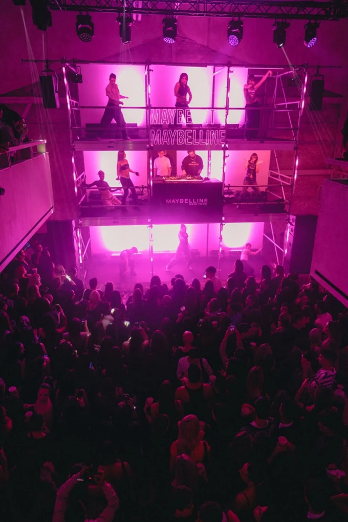 Η Maybelline και η Ελένη Φουρέιρα παρουσίασαν το πιο hot speakeasy experience 2