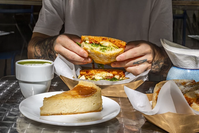 Στο Alouatou, τον φούρνο που γίνεται μπιστρό στα Εξάρχεια