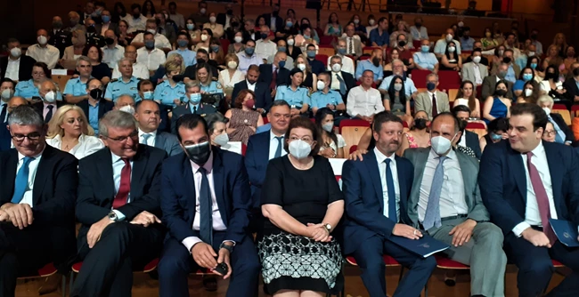 Η Υπουργός Πολιτισμού Λ. Μενδώνη, ανάμεσα σε μέλη της κυβέρνησης στην απονομή των Βραβείων Ψηφιακής Διακυβέρνησης 2020-2021