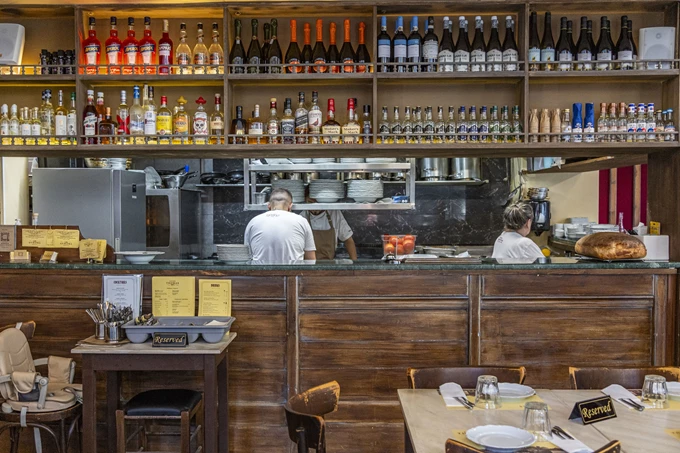 Το εστιατόριο Thomas 1971 Tavern στο Κουκάκι 1