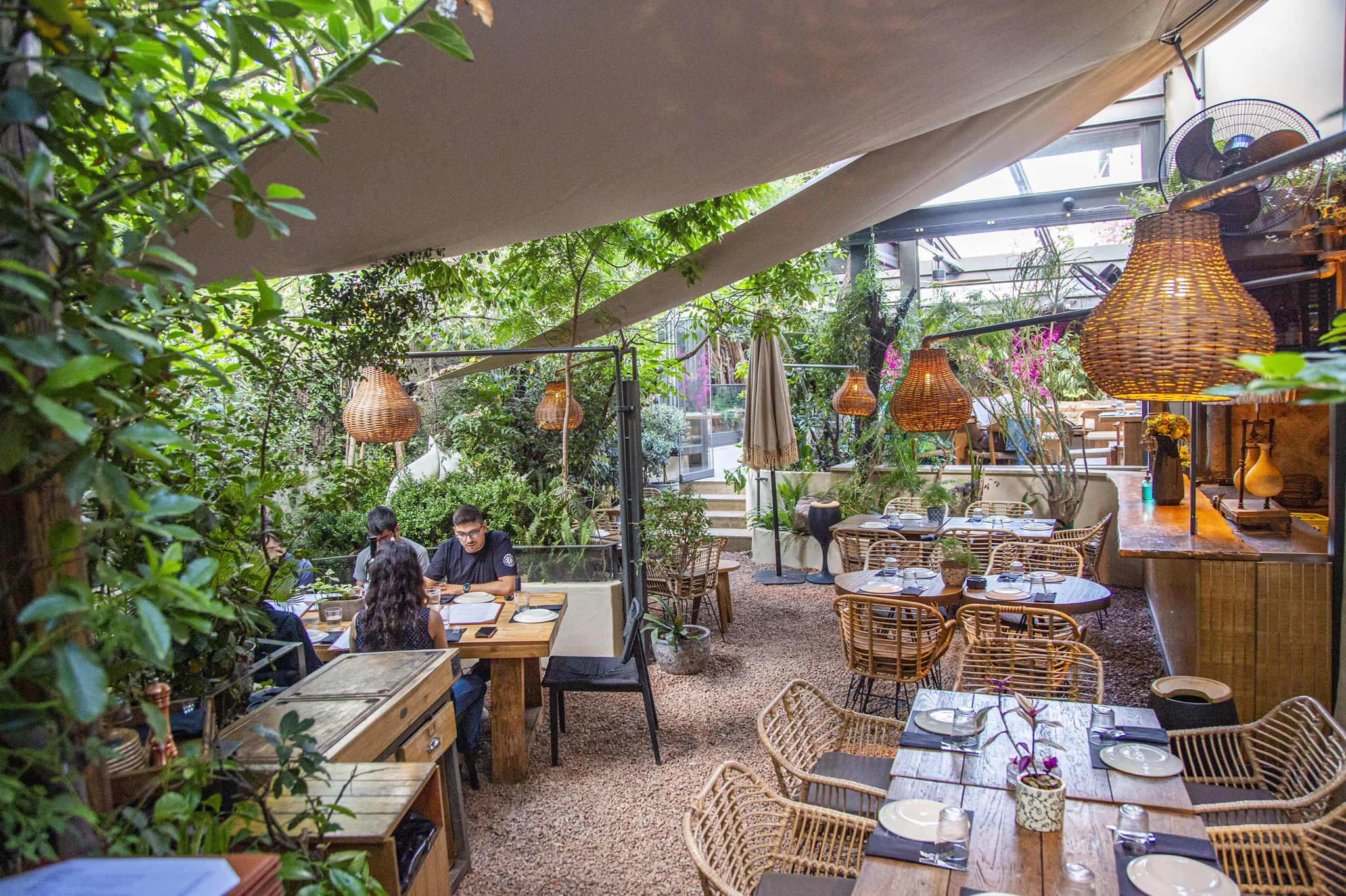 Γιατί όλοι λατρεύουν αυτή την αυλή στο Γαλάτσι