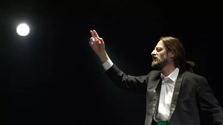 Σε ποιον ανήκει η γη