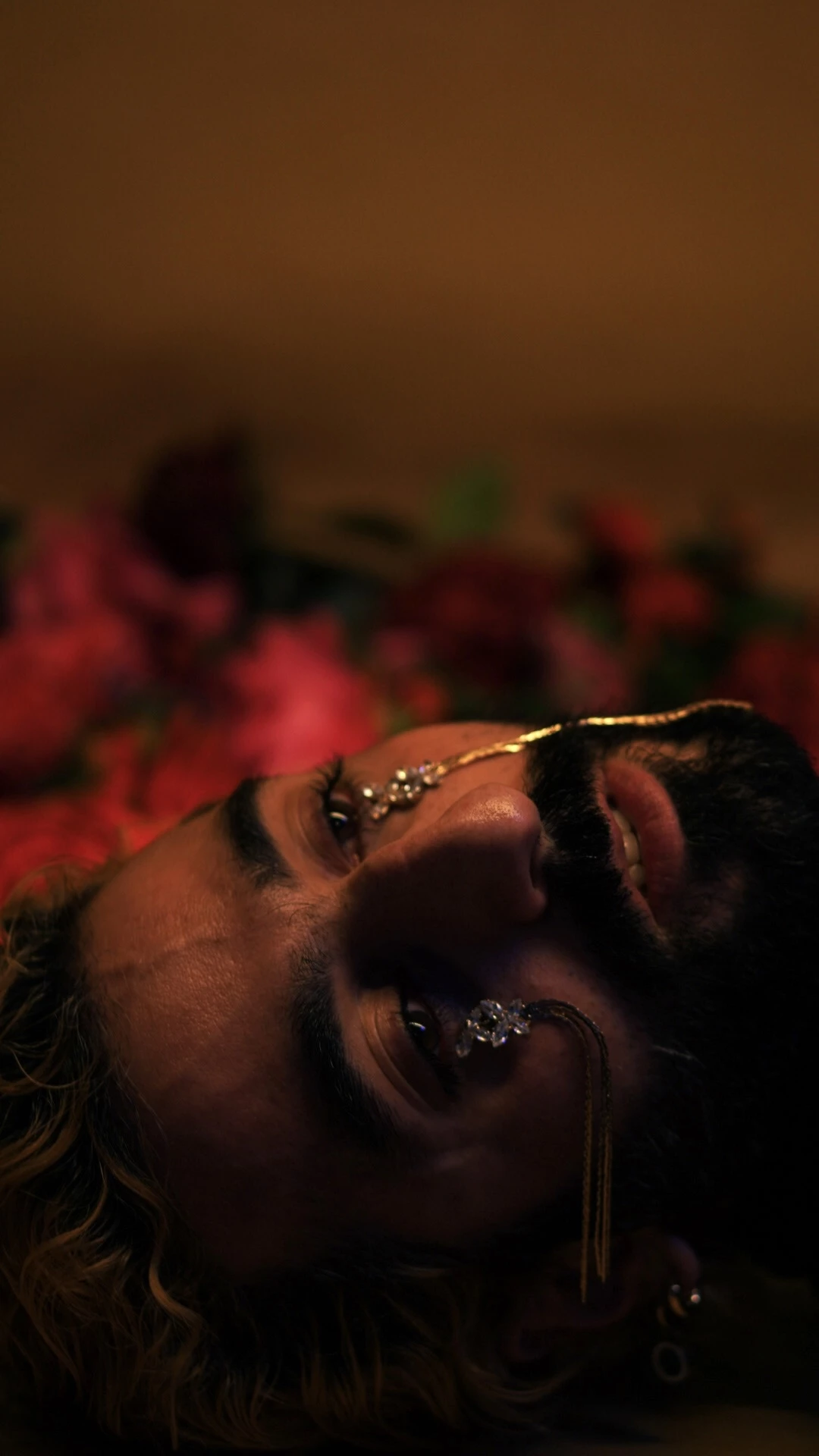 Κάπου περνούσε μια φωνή