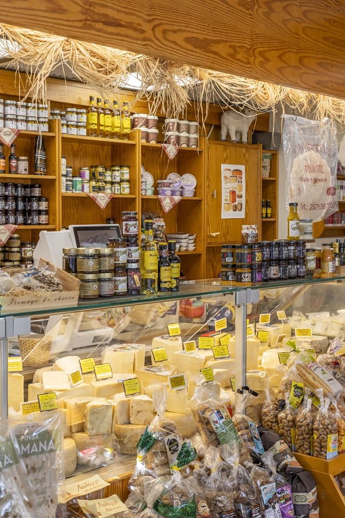 Το ντελικατέσεν Λεβόν Τσερτσιάν στον Πειραιά 1