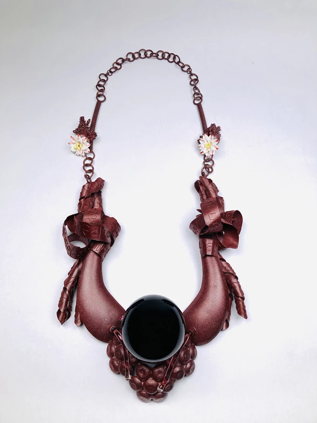 Ντύνοντας Ιστορίες της Επανάστασης