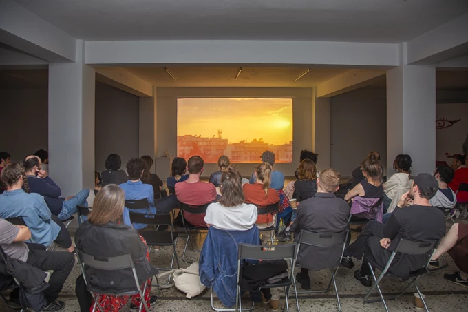 Προβολές TAVROS Shasha Movies Roisin Tapponi Βόρεια Αφρική και Νοτιοδυτική Ασία I have a seat in an abandoned theatre