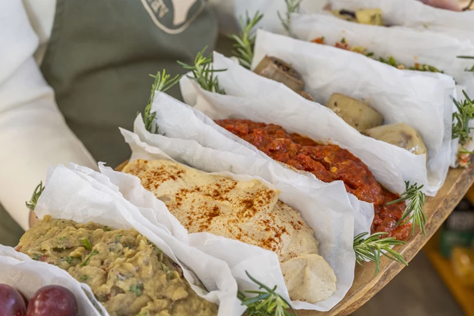 Το ντελικατέσεν Λεβόν Τσερτσιάν στον Πειραιά 10