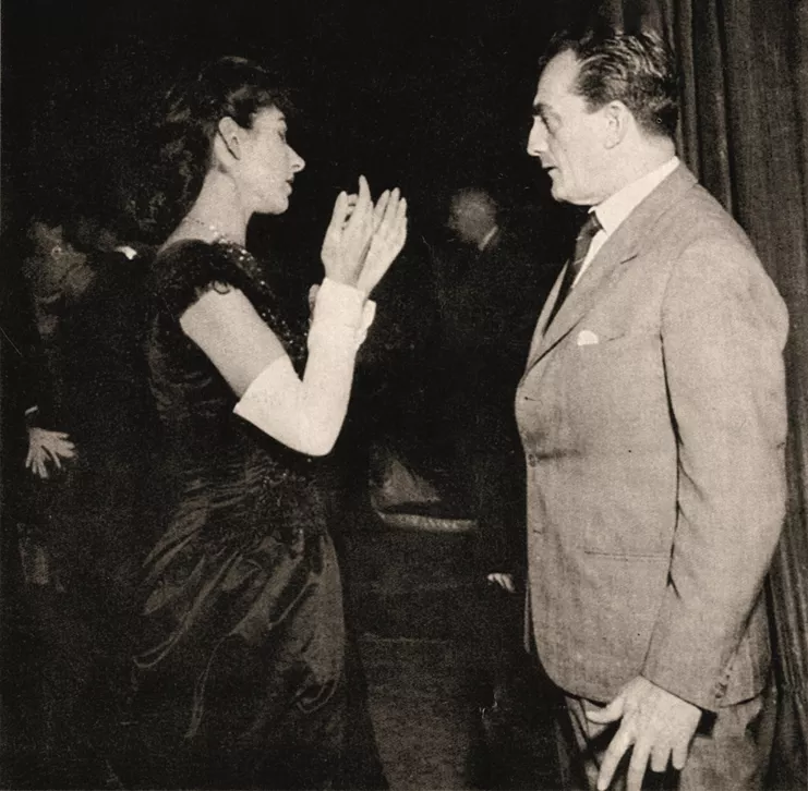 Η Μαρία Κάλλας και ο Luchino Visconti και στις πρόβες της Τραβιάτας στη Σκάλα του Μιλάνου το 1955, με σκηνικά και κουστούμια της Lila De Nobili, μια παράσταση-σταθμός που άλλαξε για πάντα τον τρόπο που αντιλαμβανόμαστε την όπερα