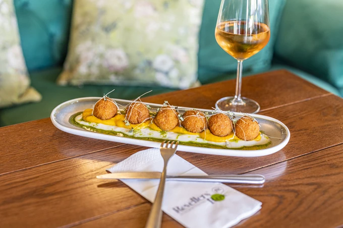 Το εστιατόριο Revellers’ Row Pizza στα Βριλήσσια 3