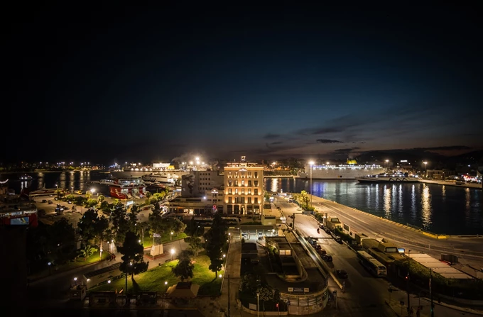 801 Rooftop Bar: Πειραιώτικο fine drinking με θέα το λιμάνι 12