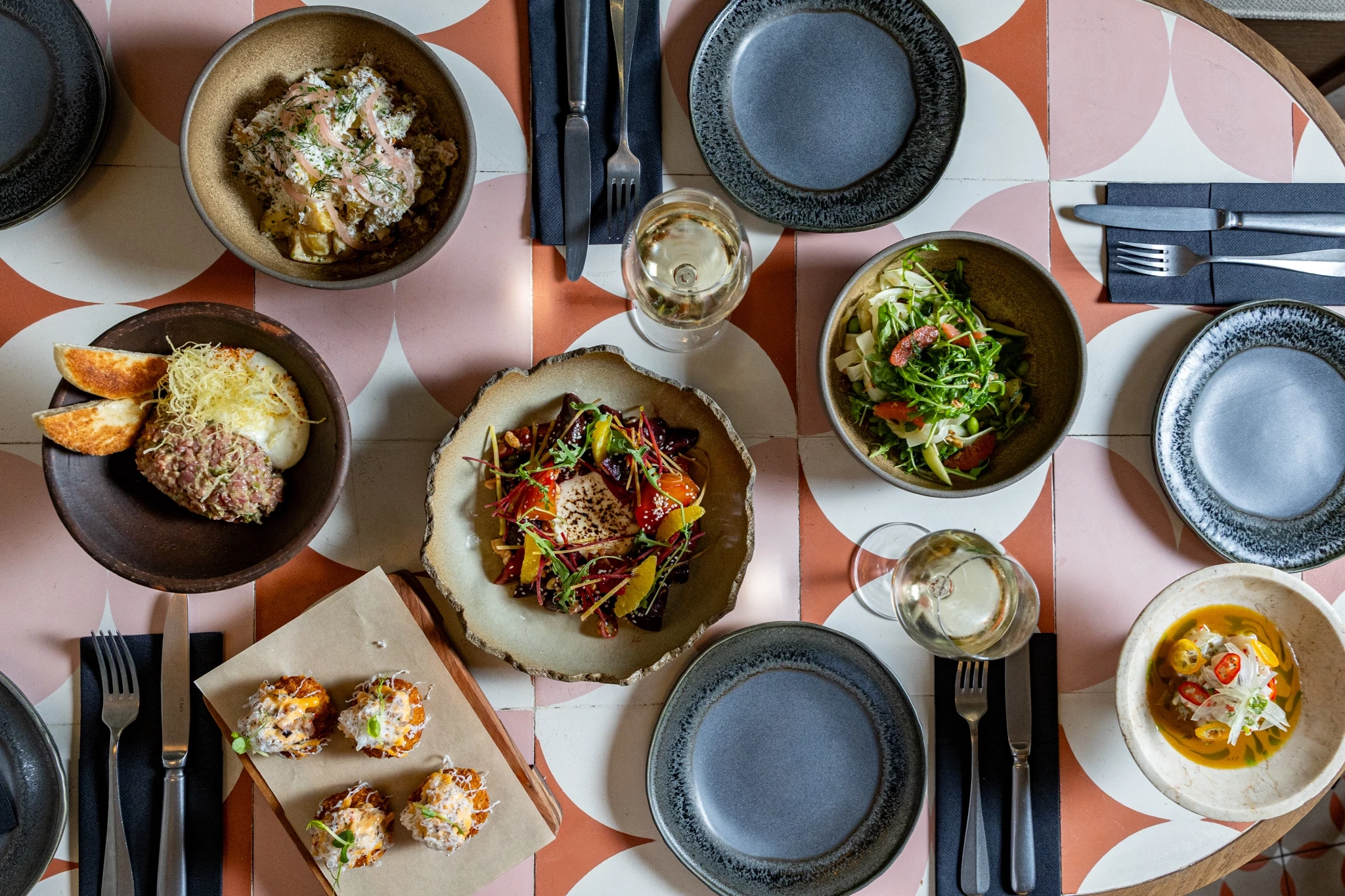 Μια ανανεωμένη γαστρονομική εμπειρία στο eclectic eatery του κέντρου