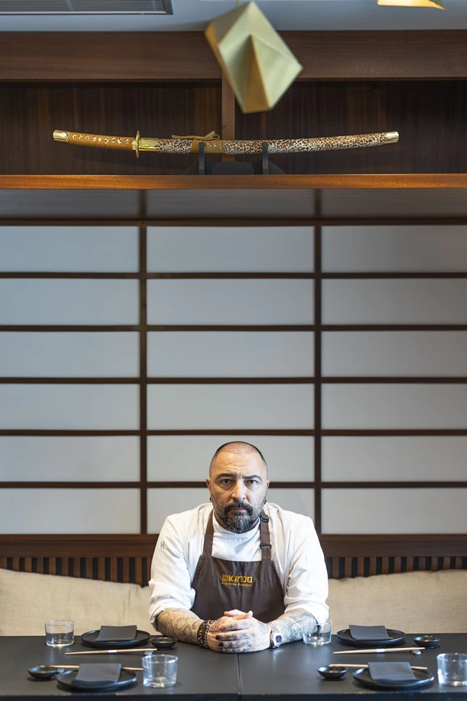 σεφ Νίκος Πολιτάκος στο εστιατόριο Kinjo στα Βριλήσσια
